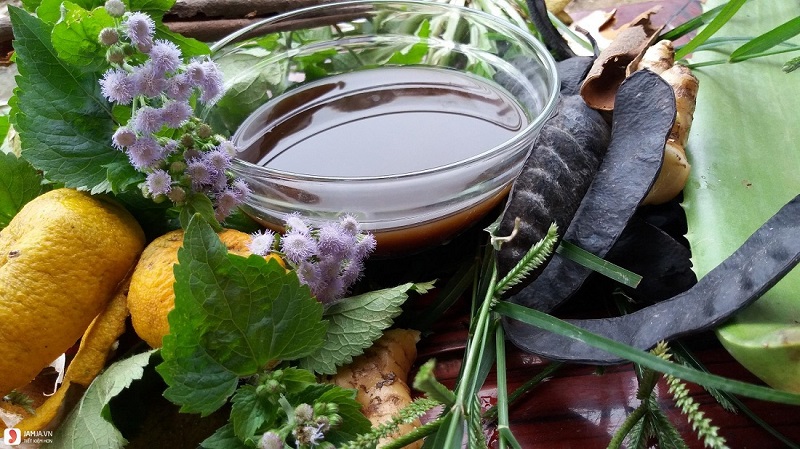 Trong dầu gội hữu cơ thường có vỏ bưởi, bồ kết, đinh hương,...